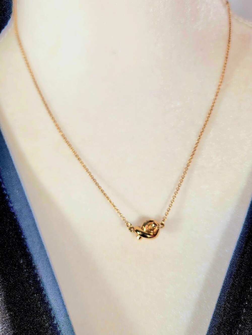 Kate Spade Loves Me Knot Mini Pendant Necklace Gold Plated.